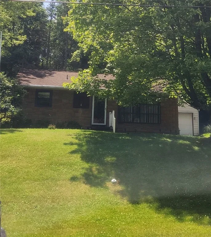 2300 Linwood Dr photo 1