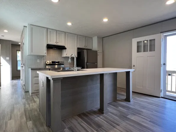 271 Beaver Dam Cir, Lavonia, GA 30553