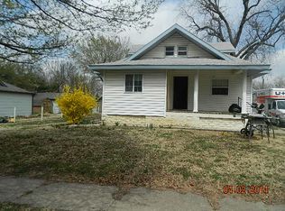720 E 16th Ave, Winfield, KS 67156
