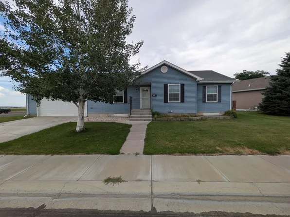 691 Oakwood Dr, Powell, WY 82435