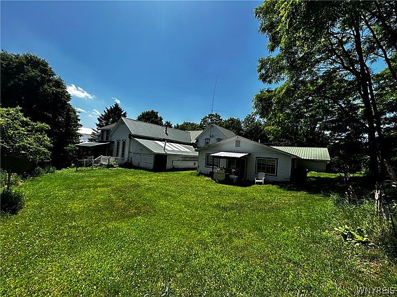 4th image of 1034 Pond Rd