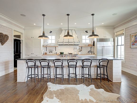 2nd image of 31 Boulevard Carlton Lndg