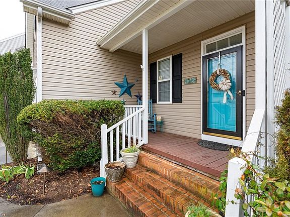 3rd image of 200 Jamestown Oaks Dr