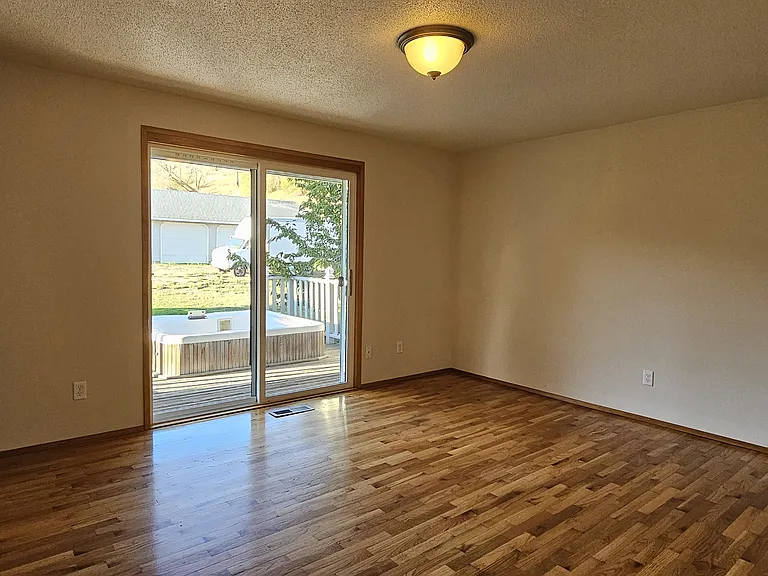 704 Lacey Ave — Photo 10