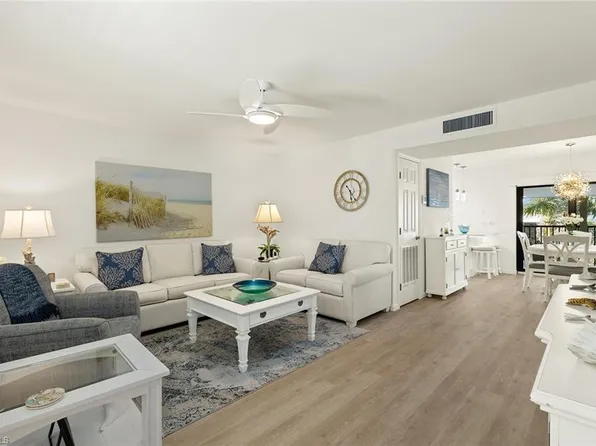 788 Park Shore DR #D32, NAPLES, FL 34103