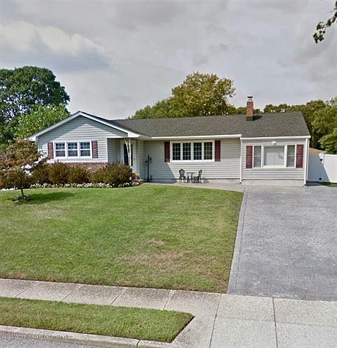 1st image of 828 Castle Dr