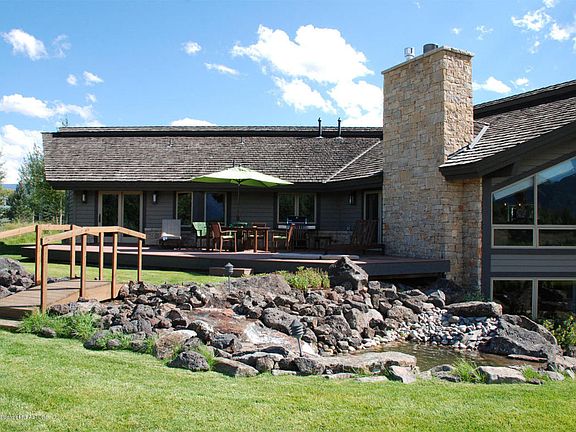 5th image of 250 Huckleberry Dr