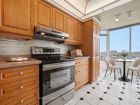 5th image of 24 Hanover Rd #1610