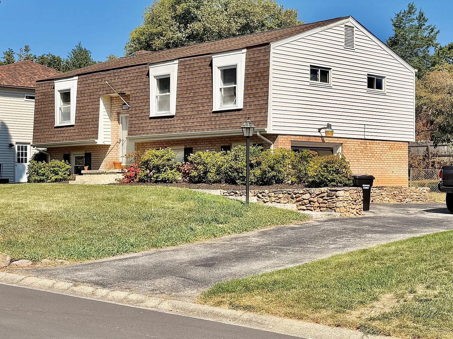 4 bed, 1695 sqft, $2,100 — Photo 2