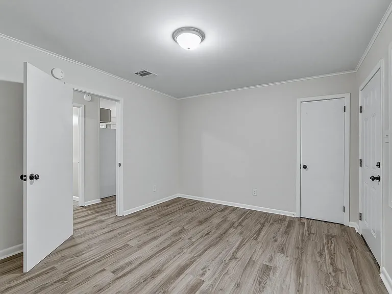 1304 Lewis St — Photo 12