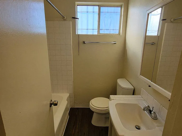 13921 Normandie Ave. — Photo 6