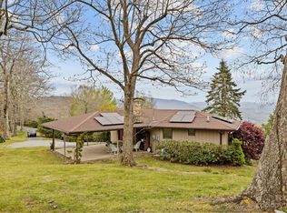 923 Rich Knob Rd, Little Switzerland, NC 28749