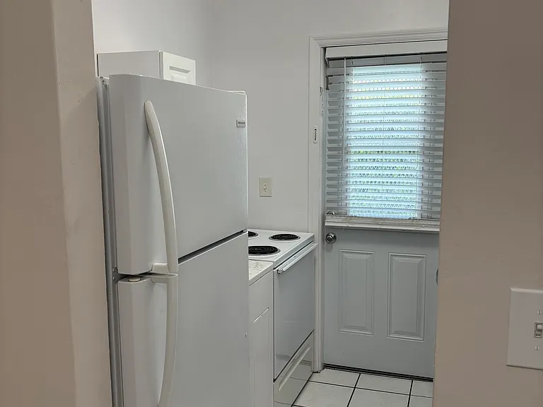 233 Phoenetia Ave #4 — Photo 10