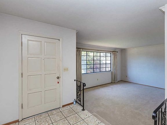 4th image of 571 Tioga Ct