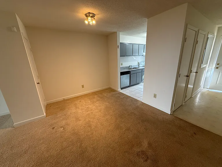 Avery Close Condominiums — Photo 26