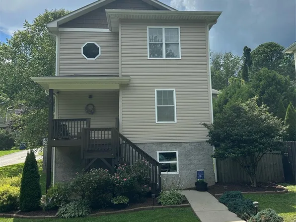 27 Byrd Rd, Black Mountain, NC 28711