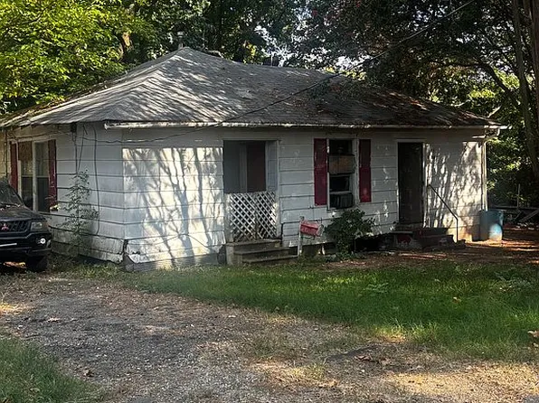 105 Henry Wilkins Iii Dr, Pine Bluff, AR 71601