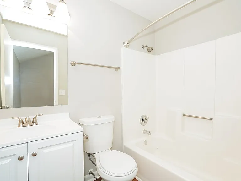 581 Woodcrest Dr — Photo 10