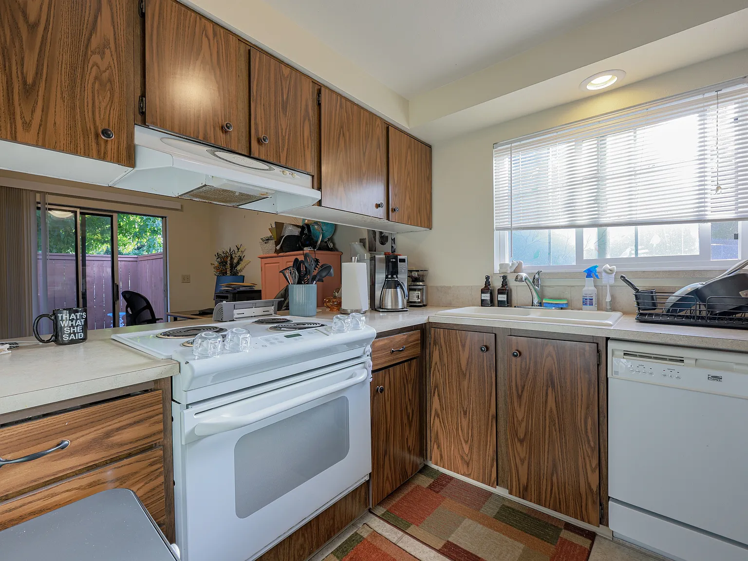 2 bed, 1.5 bath, 1000 sqft, $2,120 — Photo 2