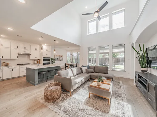 17182 Yellow Bells Dr, Dallas, TX 75252