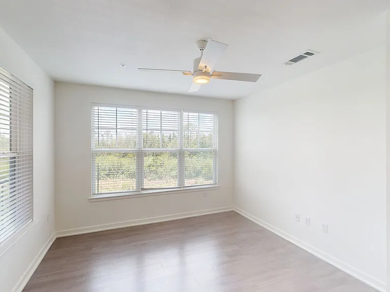 Essex Luxe Apartments — Photo 104