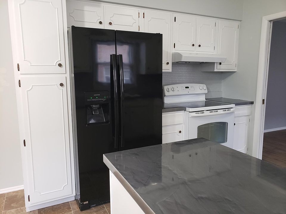 1st image of 762 Holiday Ln #2
