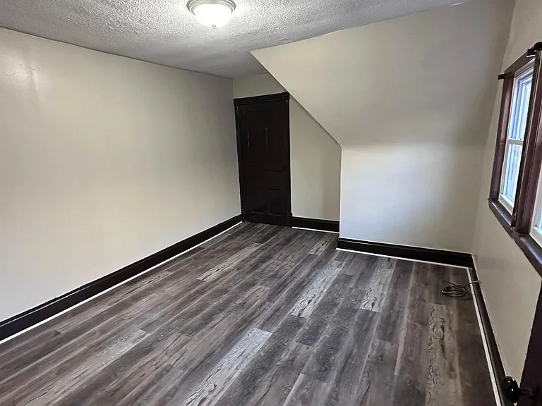 371 Larimer Ave — Photo 9
