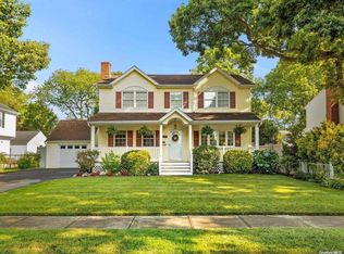 2933 Essex Rd, Wantagh, NY 11793