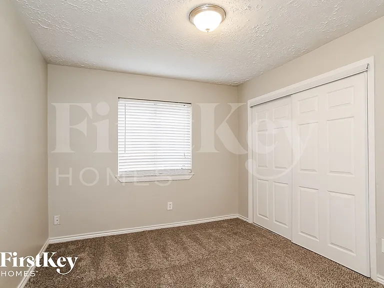 11431 Stoughton Dr — Photo 12