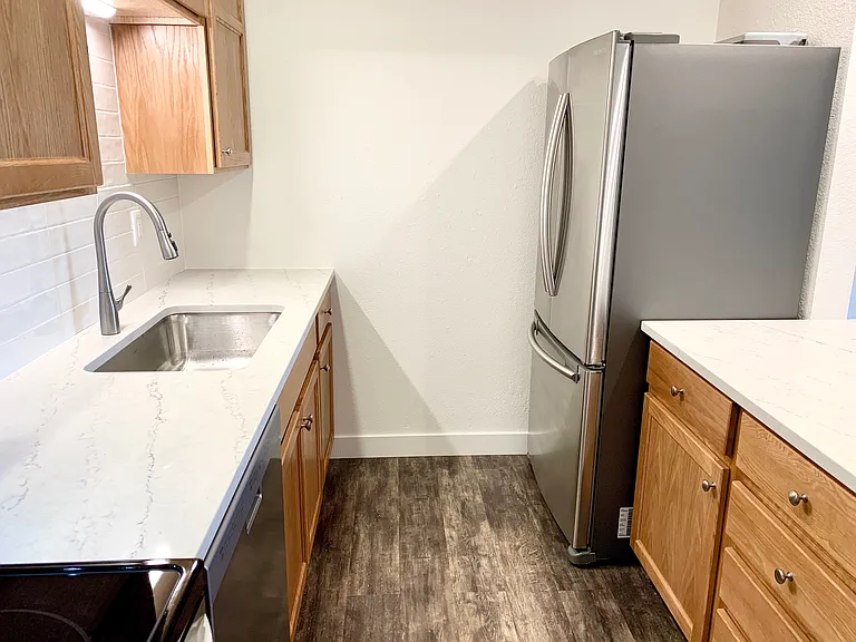 2020 W Plum St #12 — Photo 2