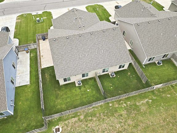 3rd image of 1351 N Azena St
