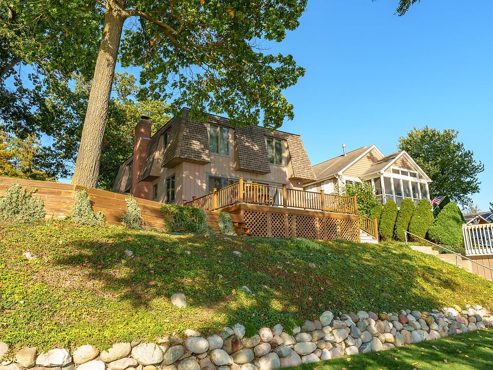 1st image of 1520 Forest Dr