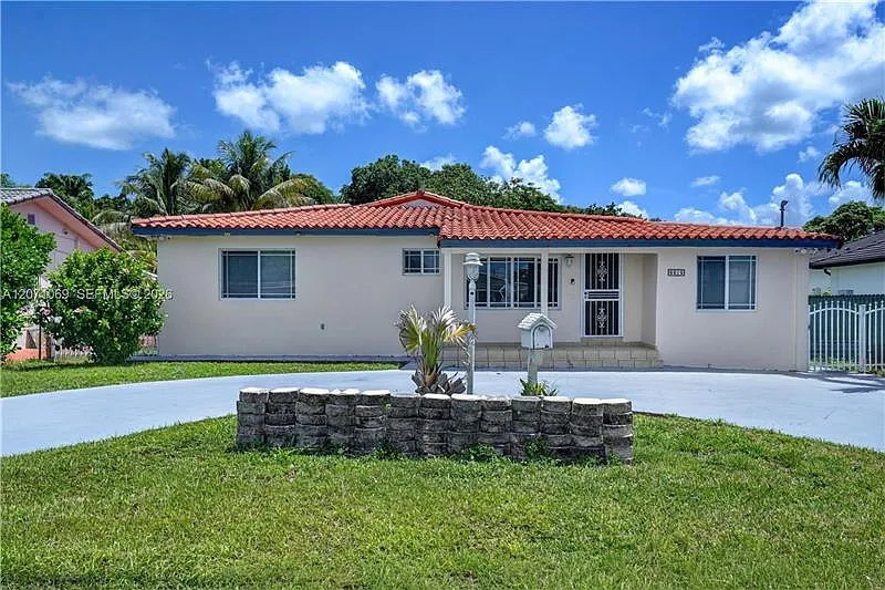 3 bed, 2618 sqft, $5,200 — Photo 3