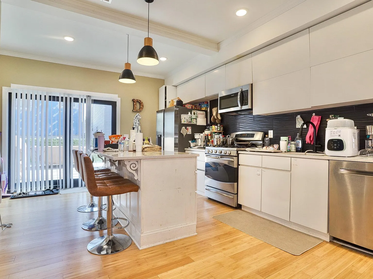 2 bed, 2.0 bath, 1720 sqft, $4,150 — Photo 2
