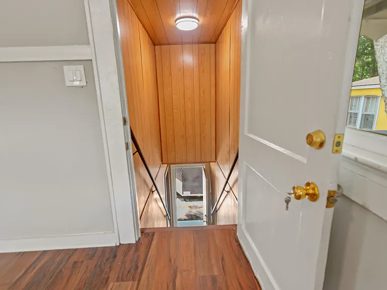 3530 Admiral Dr #UPSTAIRS — Photo 4