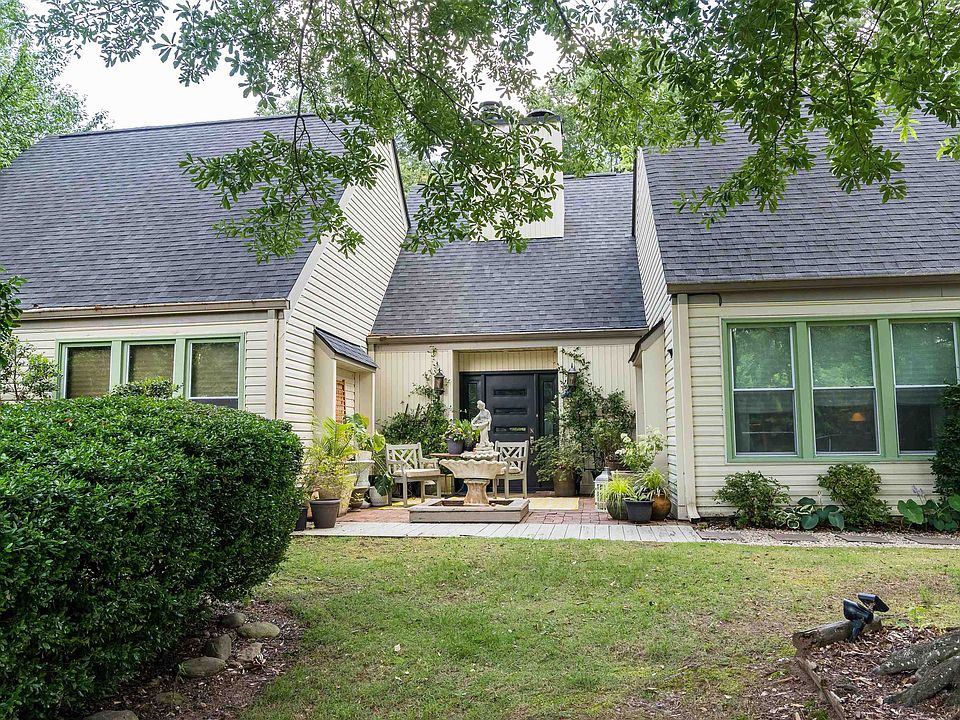 1st image of 221 Saratoga Dr
