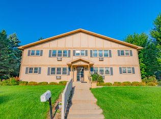 304 King St APT 2, Stoughton, WI 53589