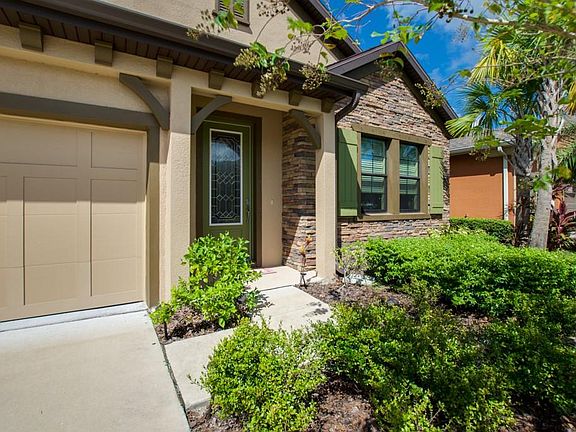 3rd image of 10904 Charmwood Dr
