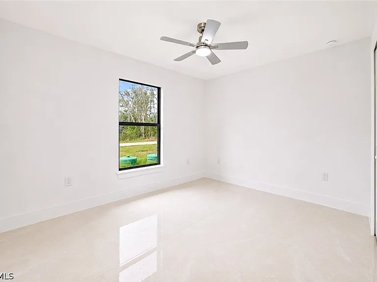 640 Lydia St — Photo 17