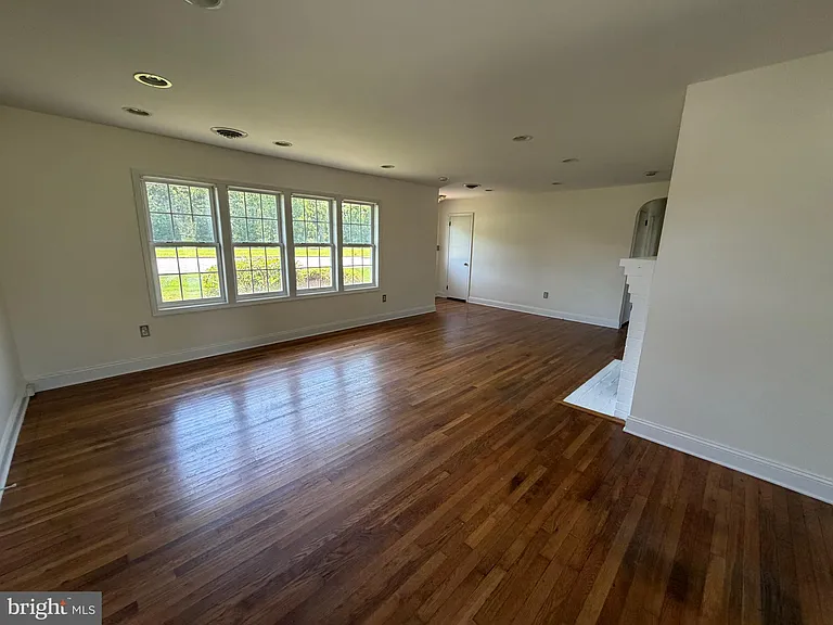 9005 Centreville Rd — Photo 6