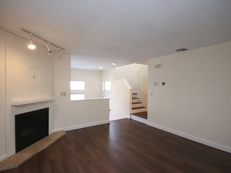 416 N Bushnell Ave #F — Photo 1