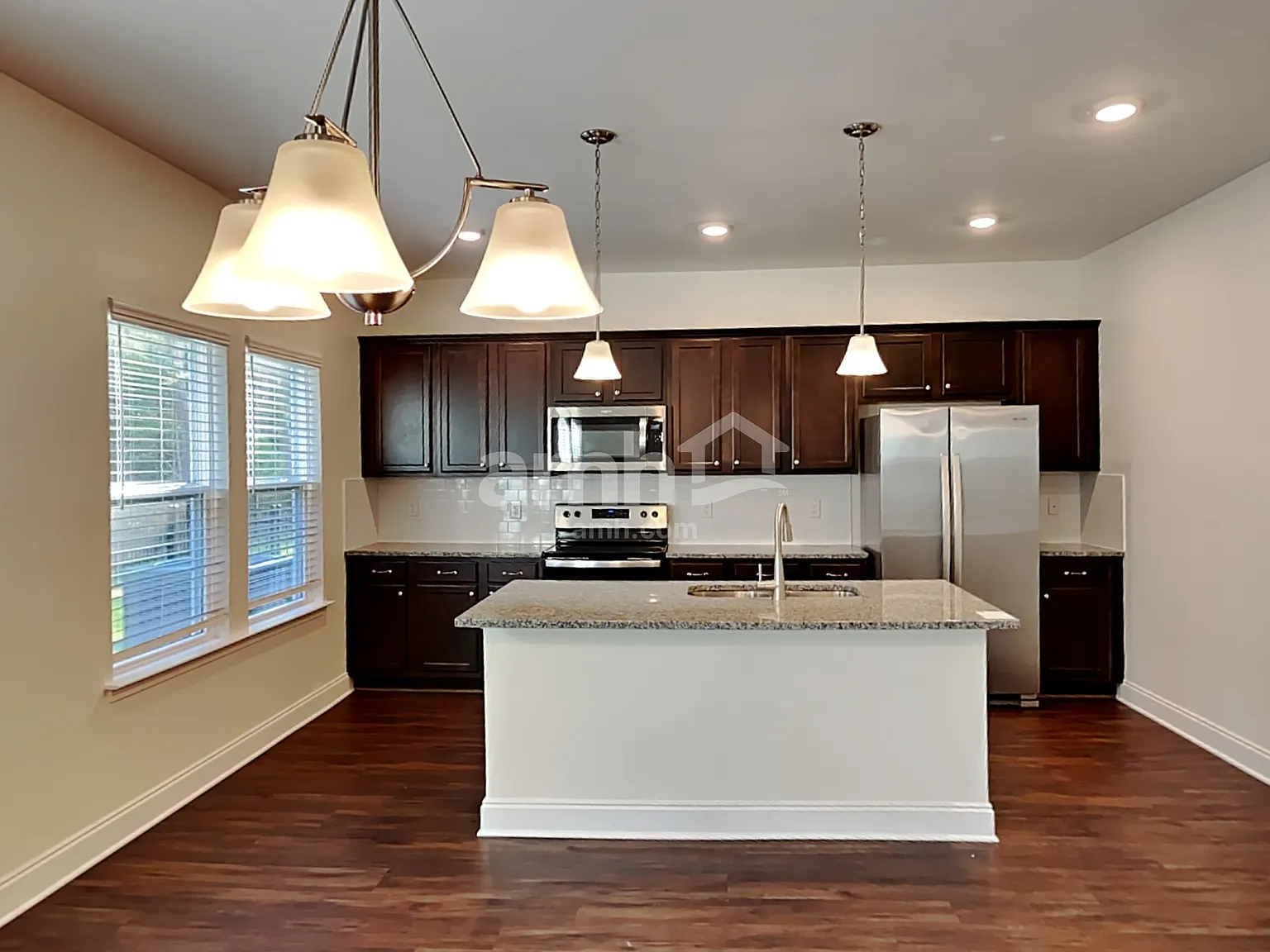 3 bed, 2.5 bath, 1895 sqft, $2,705 — Photo 4