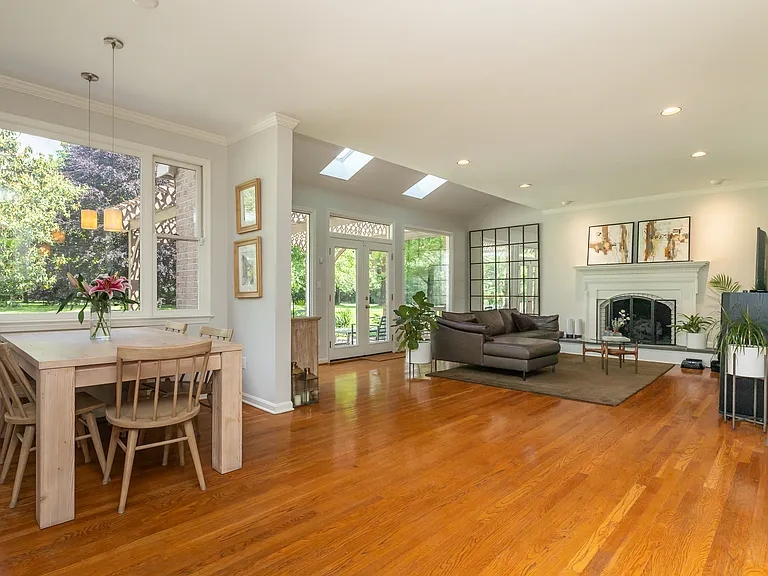 8809 Saunders Ln — Photo 36