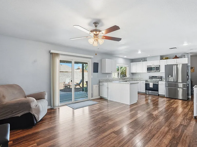 11610 N 41st Dr — Photo 5