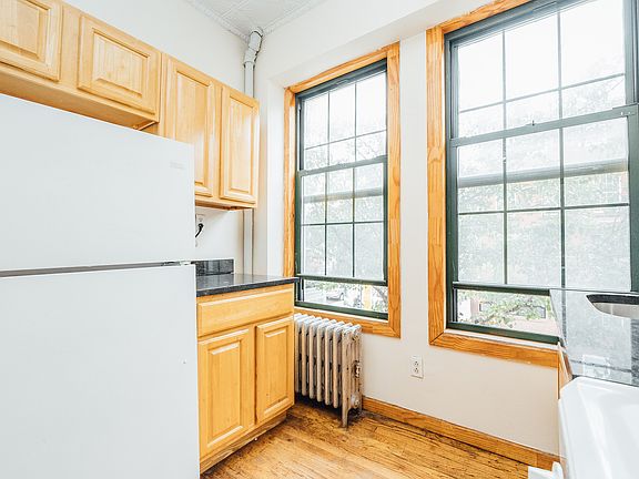 3rd image of 206 Scholes St #30