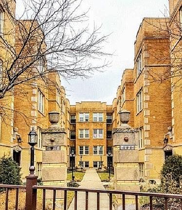 2nd image of 480 N Austin Blvd APT 3