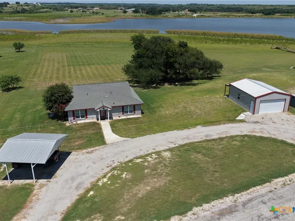 333 Lake Point Rd, Comanche, TX 76442