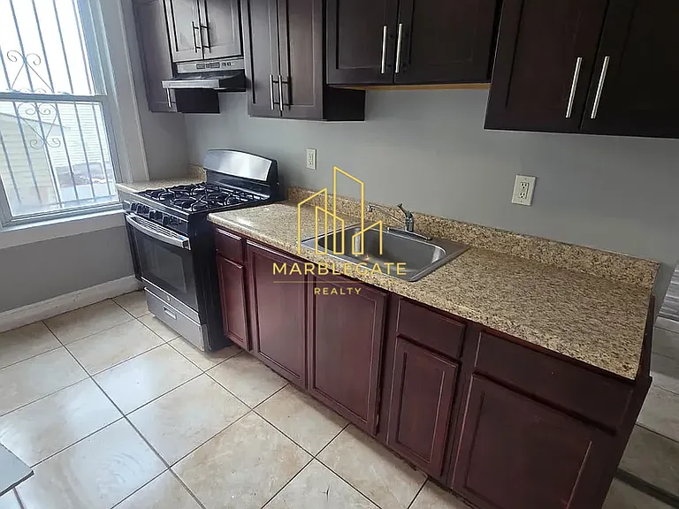 49 Fabyan Pl #11L — Photo 3