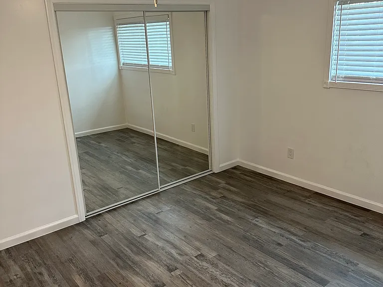 8116 Howe St — Photo 10