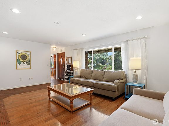5th image of 305 S 35th Street